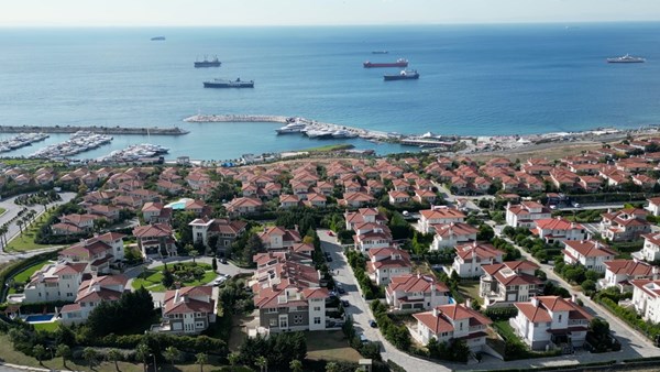 Luxury Villas in Marina